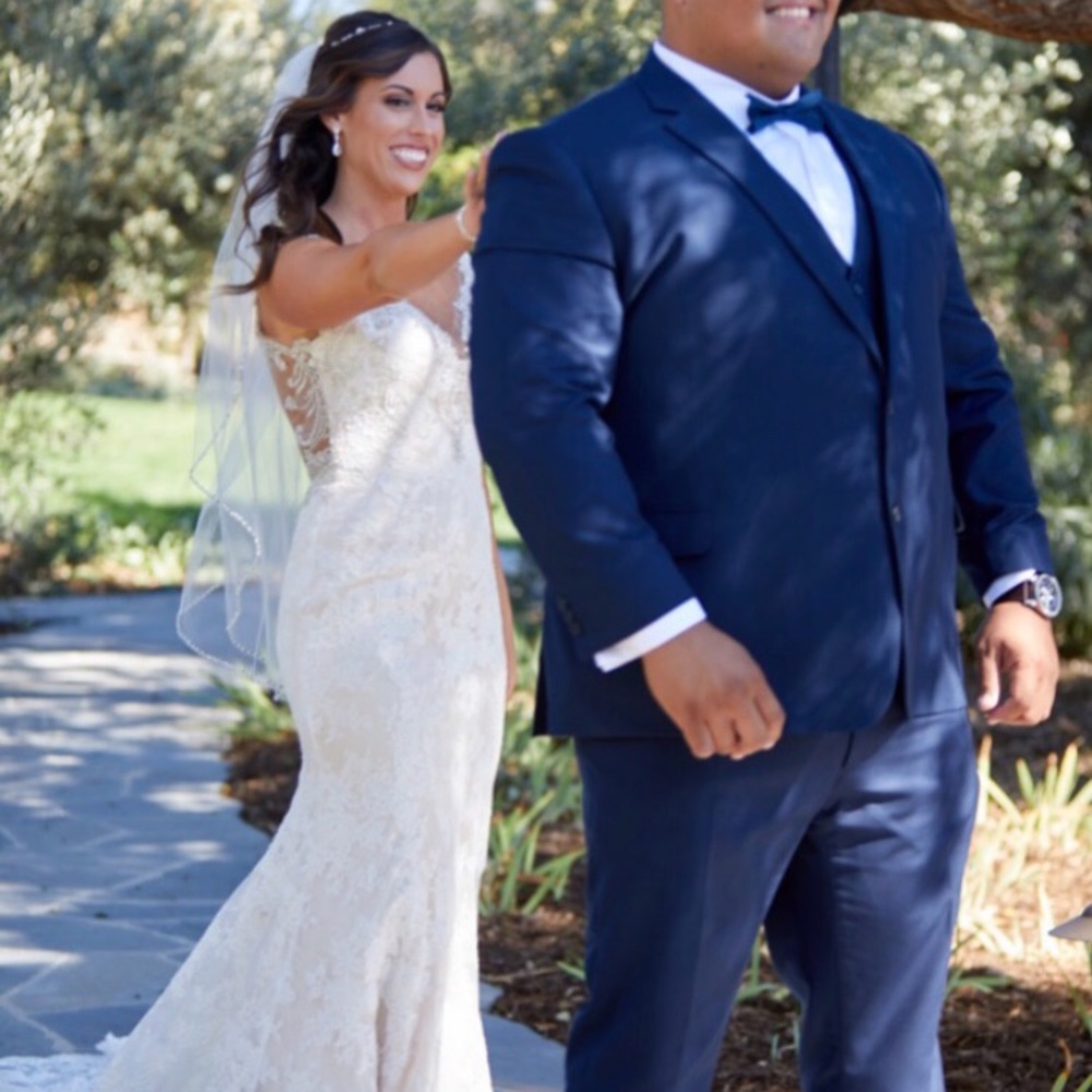 Timeless swarovski crystal wedding dress - Picture 4 of 8